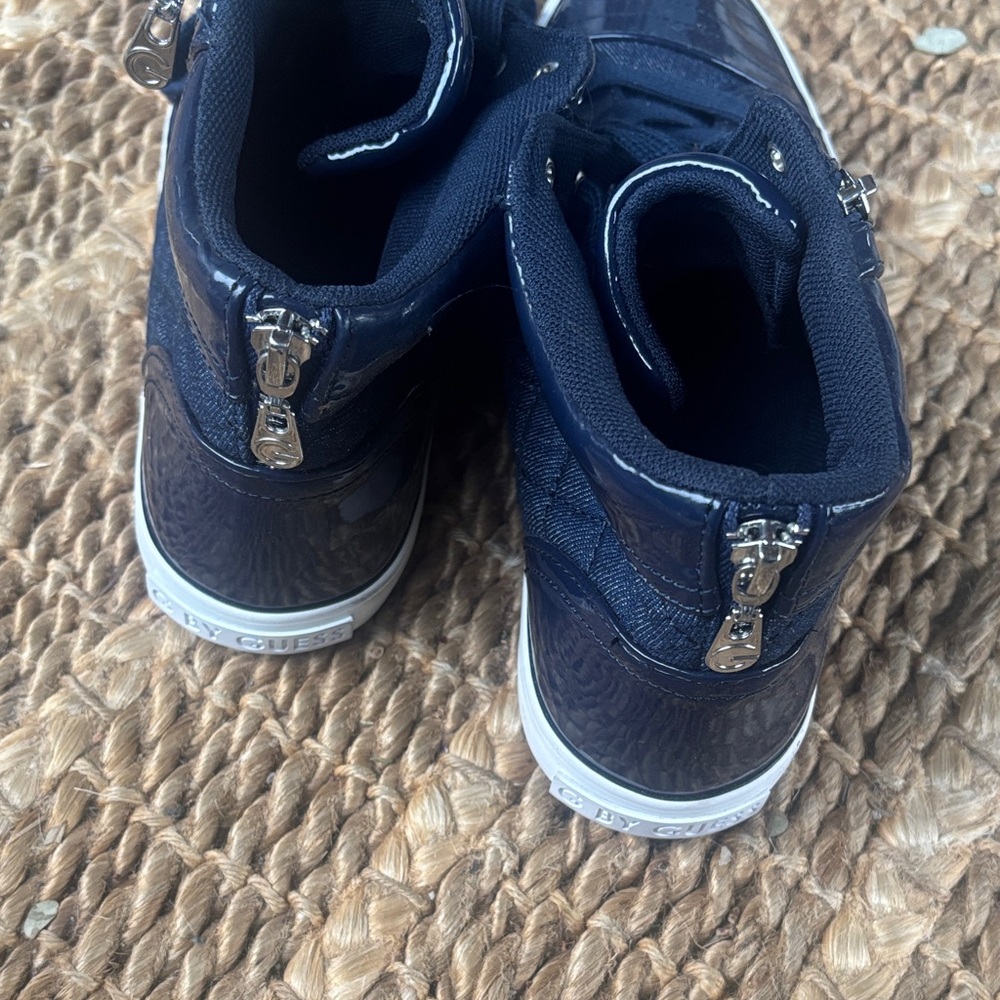G by Guess Orily women's round toe  blue sneakers. - Picture 2 of 5